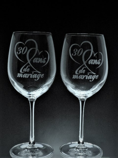 2 verres gravés | Anniversaire de mariage dans coeurs entrelacés et nombre d'années