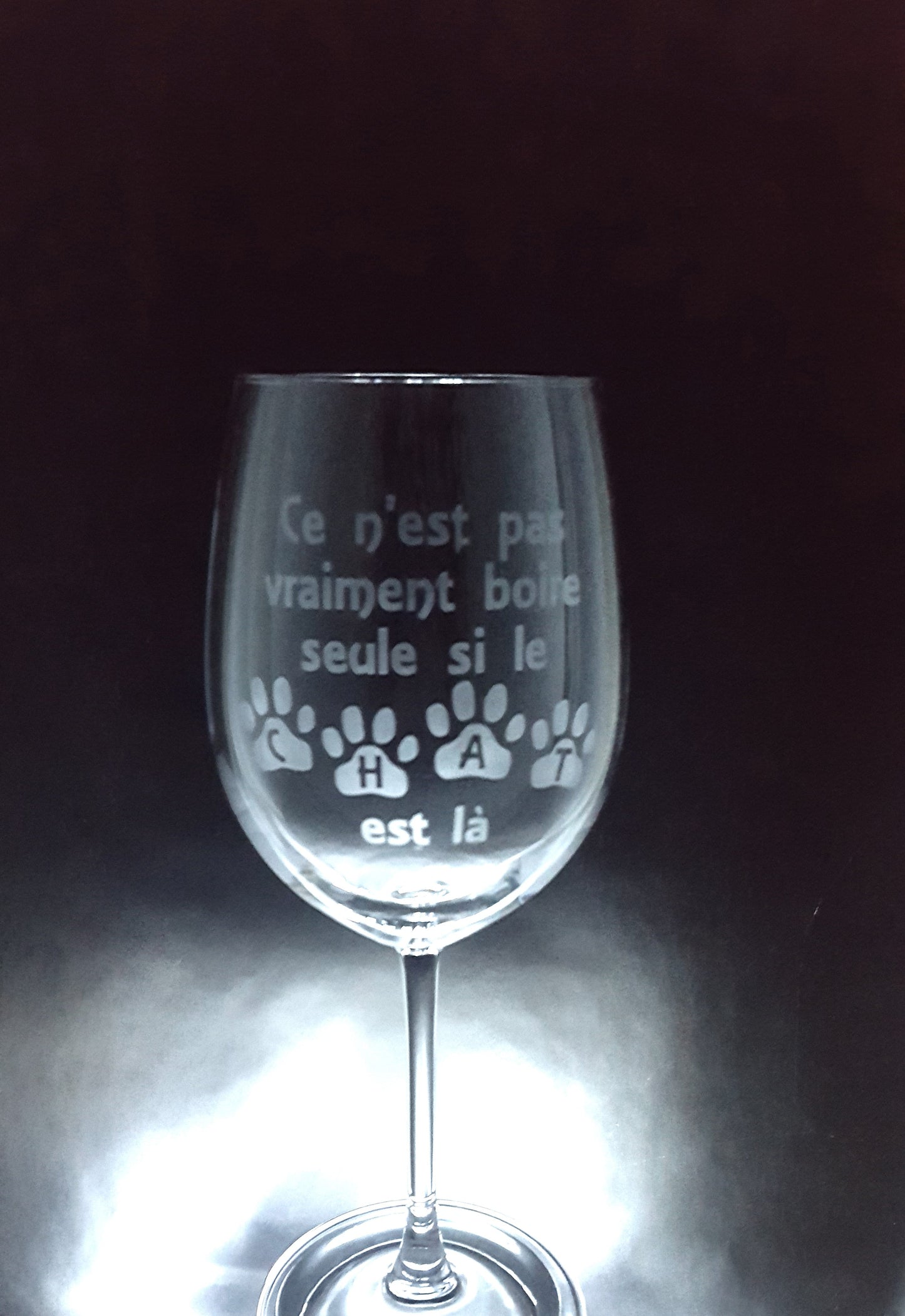 Verre gravé | Ce n'est pas boire seule si le chat est la