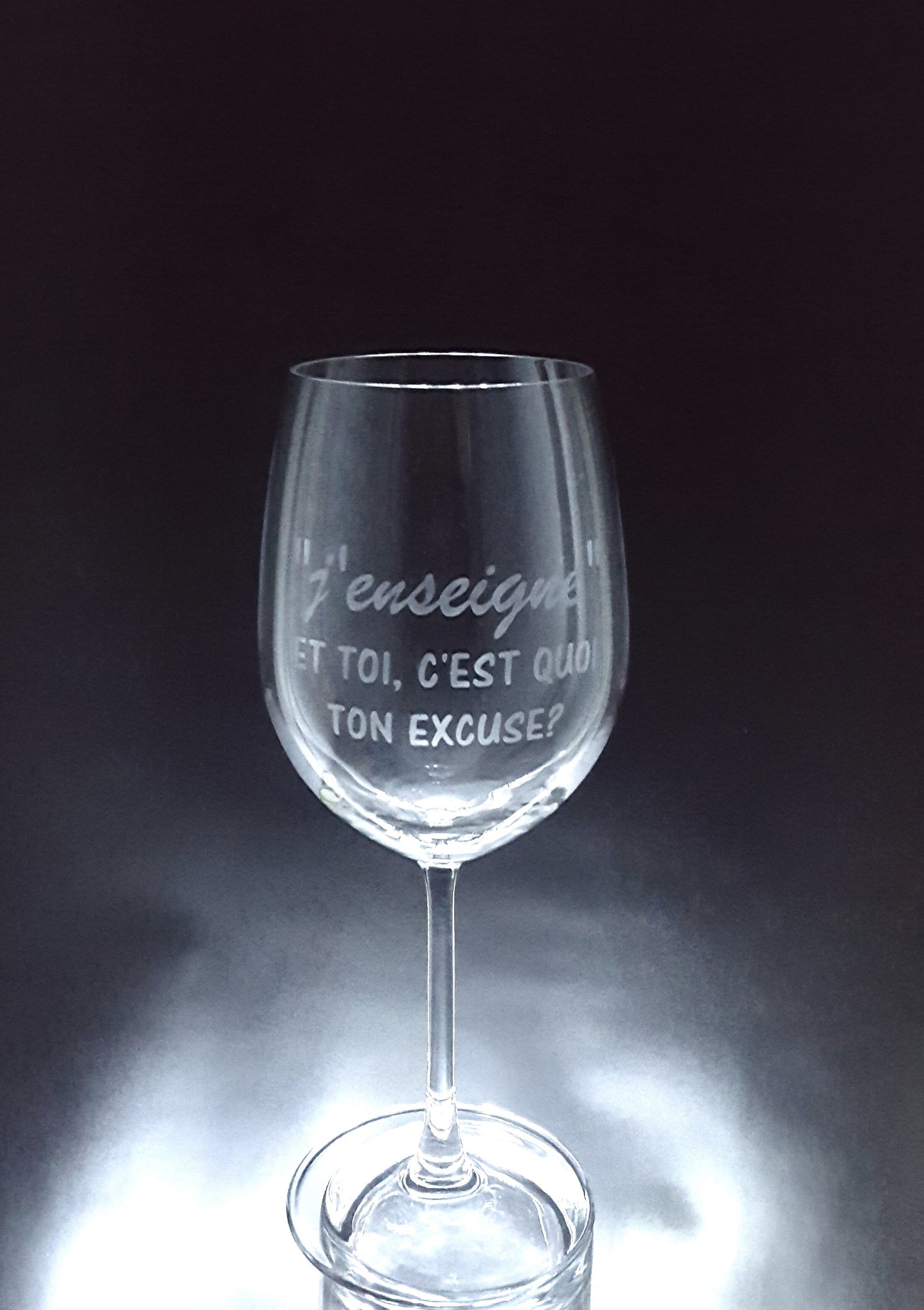 Verre gravé | «J'enseigne» et toi, c'est quoi ton excuse?