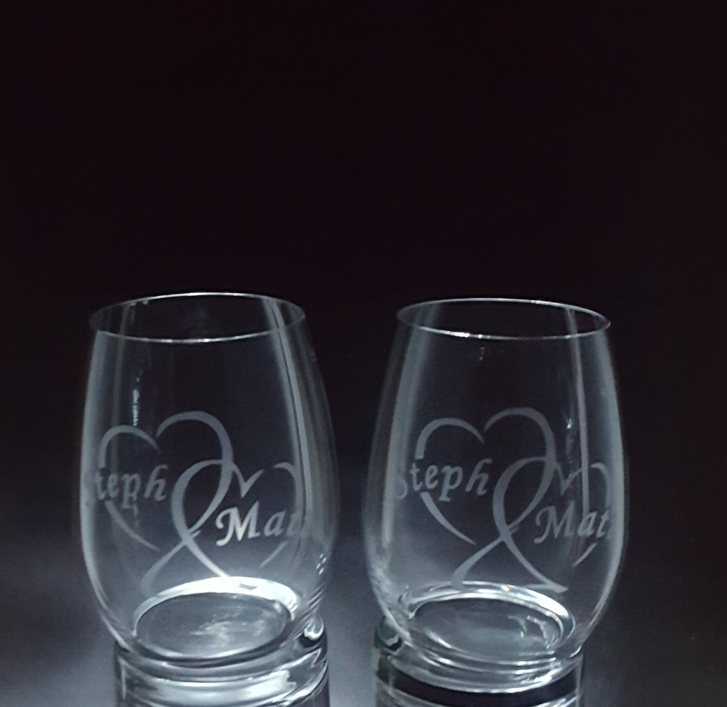 2 verres gravés | Cœurs entrelacés et noms dans les coeurs