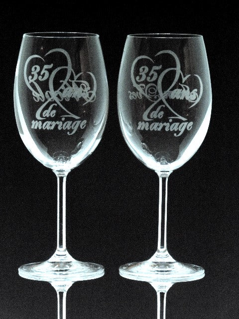 2 verres gravés | Anniversaire de mariage, coeurs entrelacés, nombre et 1 prénom sur chaque verre